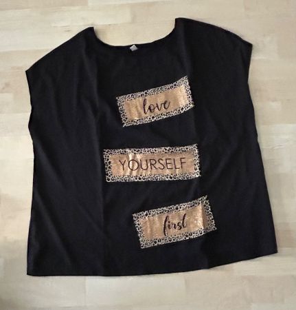 Schwarzes Shirt "Love Yourself first" Glitzerprint Gr.48/50