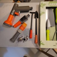 Garten Set: Werkzeug, Handschuhe & 9 Kräutertöpfe. usw.