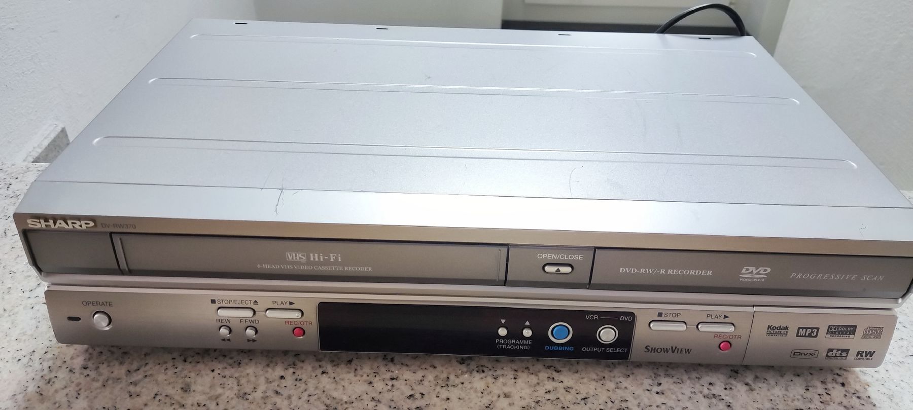 Sharp Aufnahmegeräte: DVD & VHS-Videorecorder DV-RW370 von SHARP – Gebraucht aus Schongau von  3