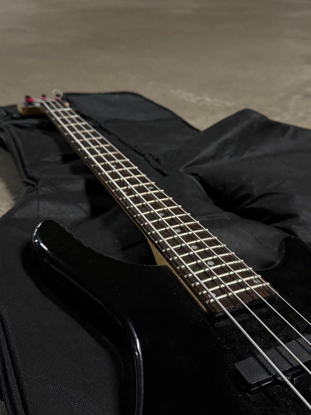 Strumenti musicali: Basse électrique enfants Stagg BC300 – Usato da Genève venduto da suzycloclotte 1