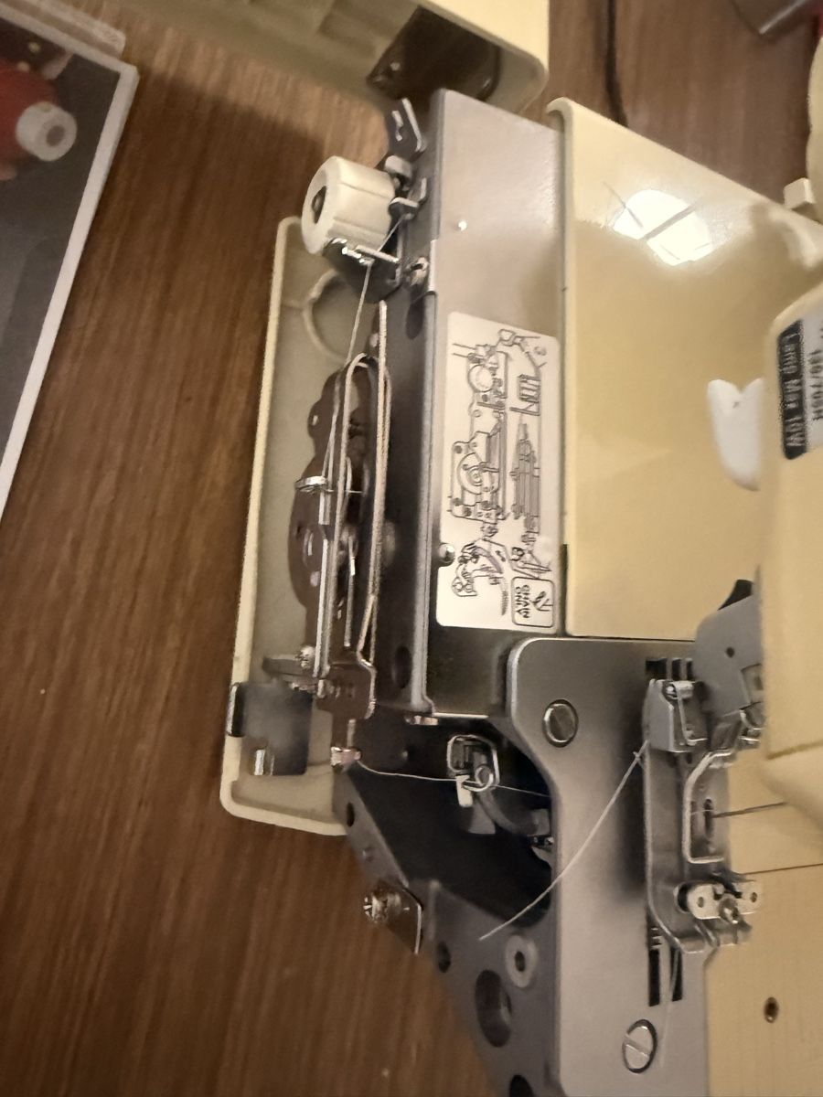 Bernina Macchine da cucire: Bernina Cover Nähmaschiene – Usato da Lengnau BE venduto da noyanomy 2