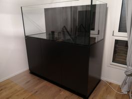 Grosses Aquarium mit Unterschrank, Schwarz