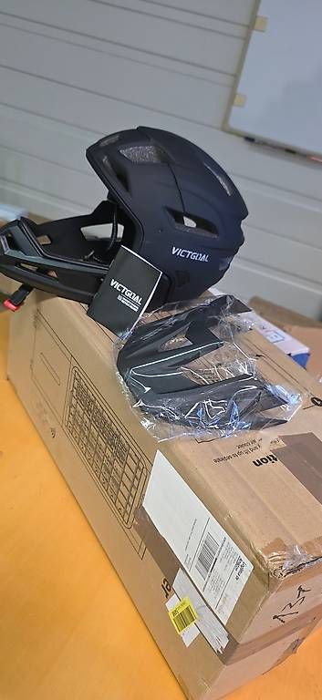 Helme: Velohelm Marke Victgoal – Neu und originalverpackt aus Arbon von Secretpacks-SchLau