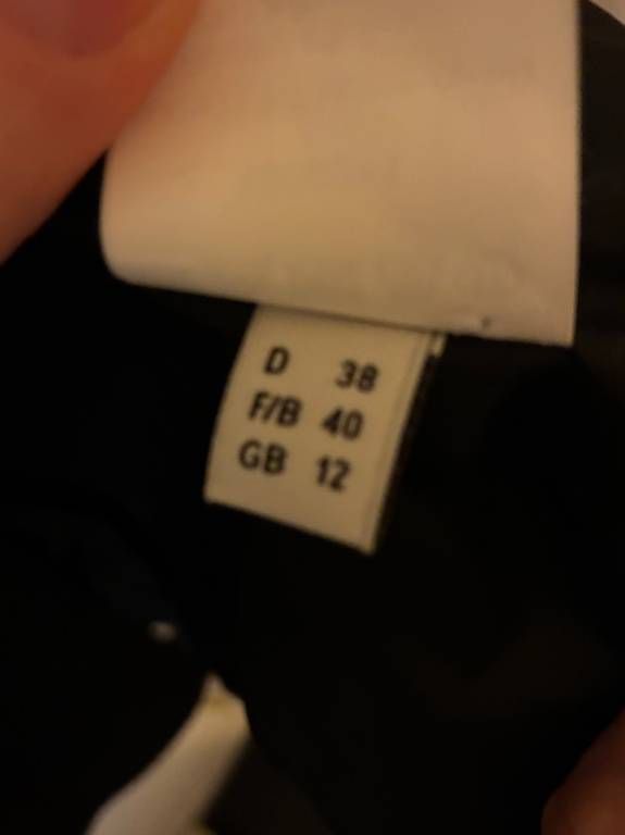 Giacche: Eleganter schwarzer Blazer von MADELEINE – Usato da St. Gallen venduto da Sirii9000 2