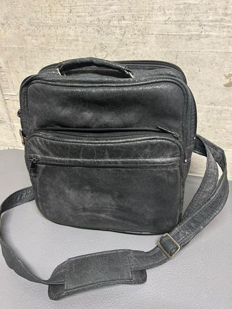 Borsa a tracolla nera con chiusura a lucchetto senza chiave