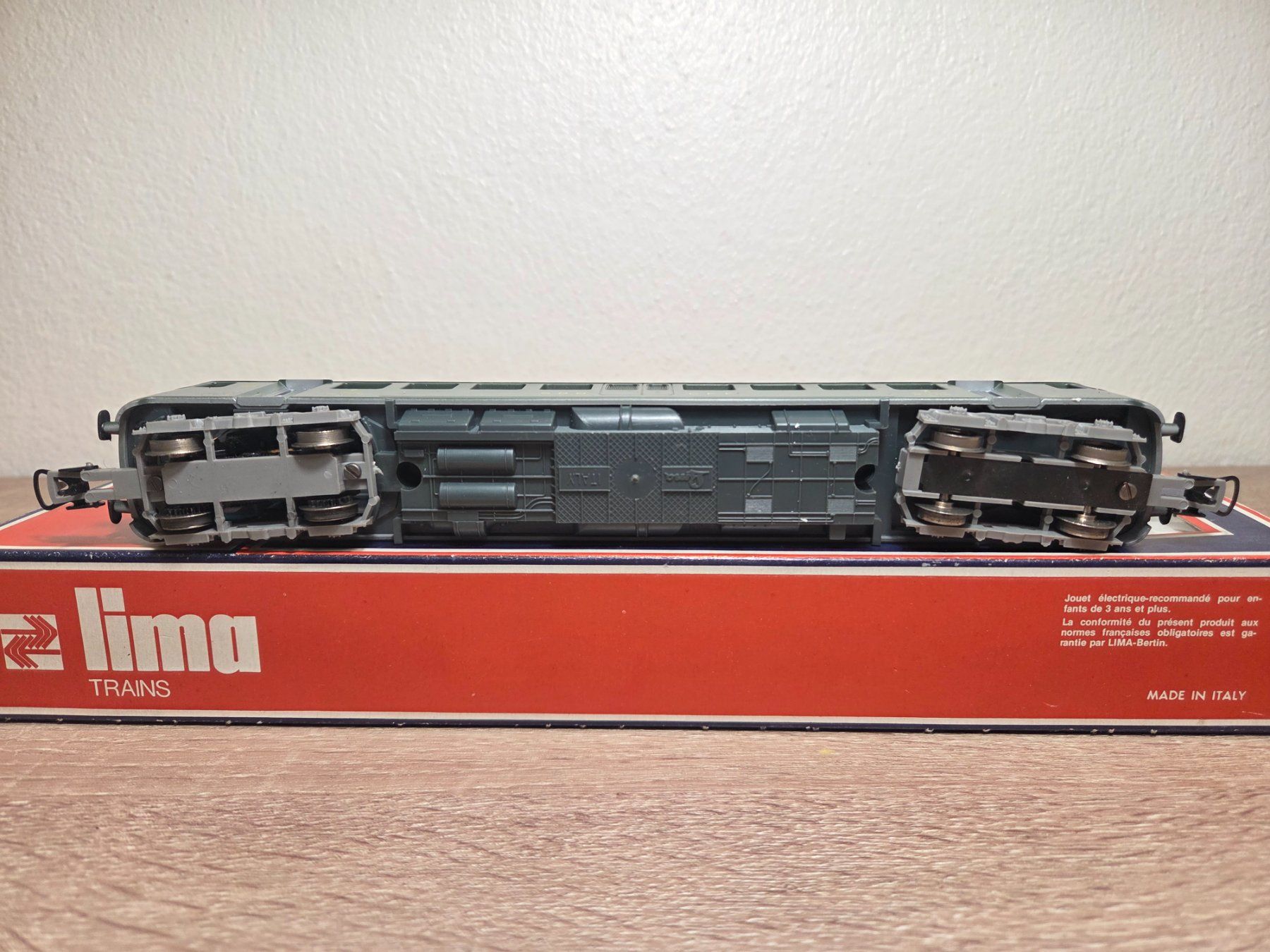 Lima Modellini di ferrovie: Lima 8031 E-Lok Triebwagen SBB H0 – Usato da St-Aubin-Sauges venduto da Lo_Go 5
