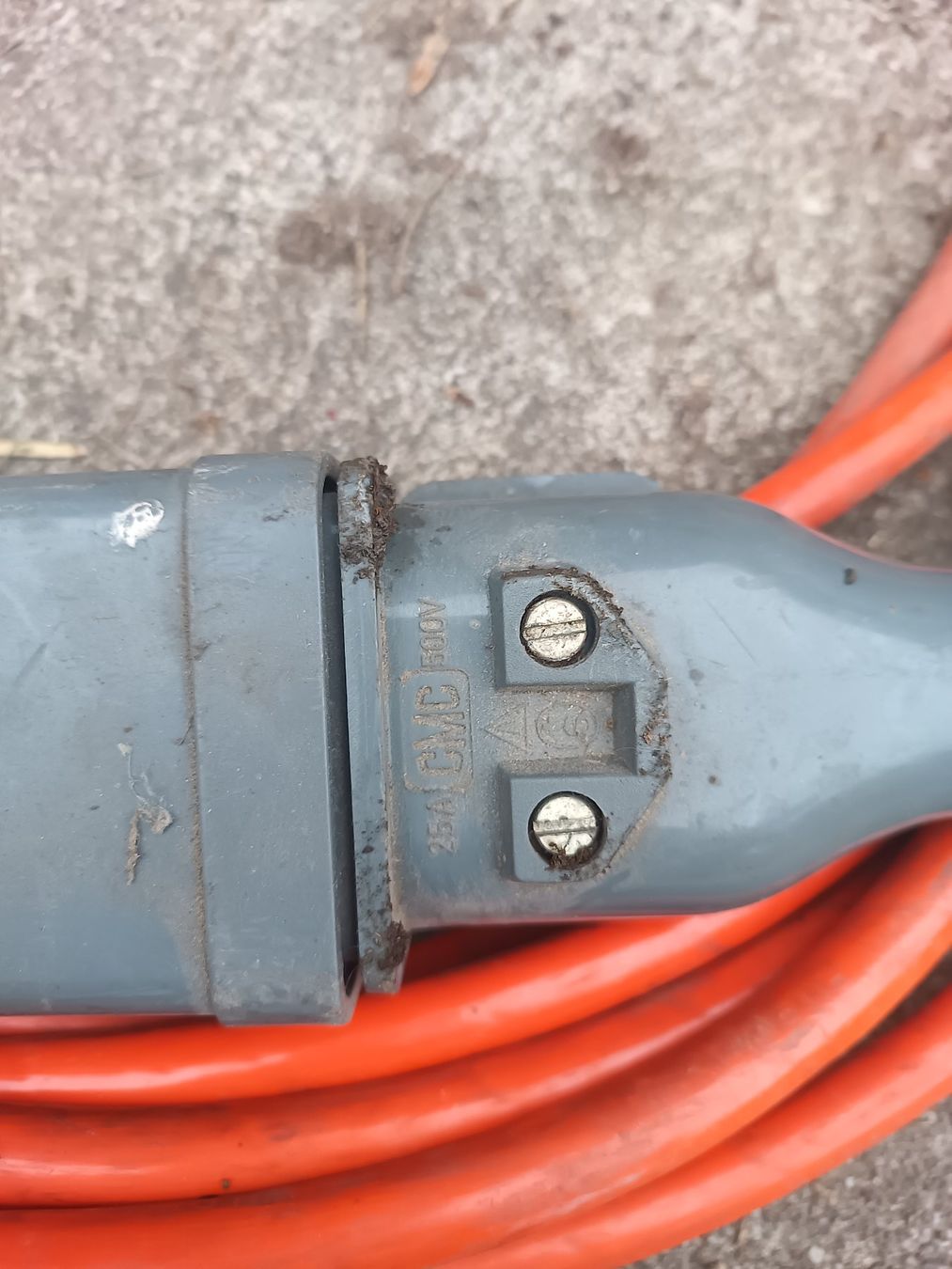 Alimentazione elettrica: Verlängerungs-Stromkabel mit 25A Stecker – Usato da Solothurn venduto da Lapi 1