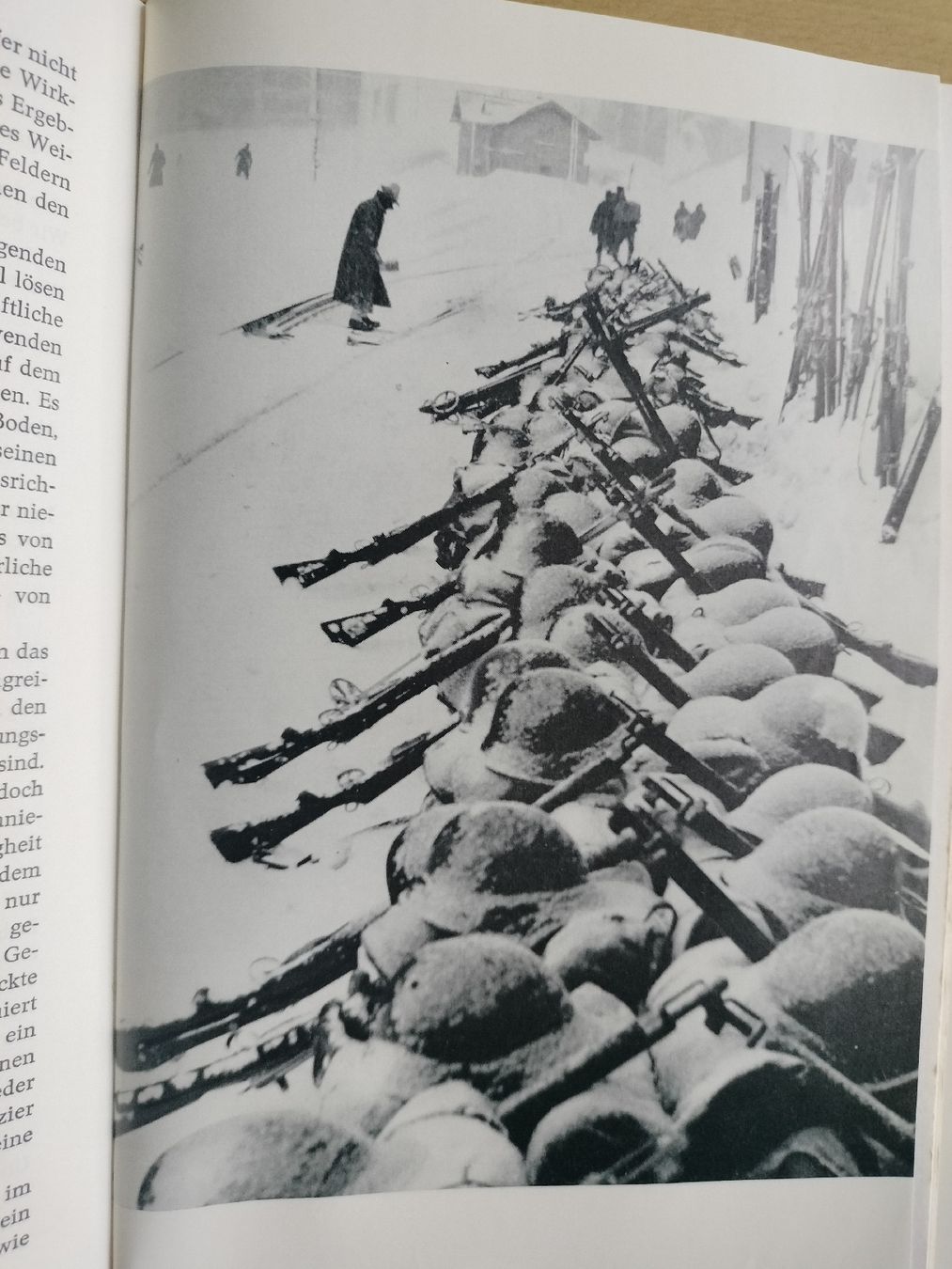 Libri: Schweizer Armee Militär Buch von 1959 – Usato da Schwanden Sigrisw venduto da len_9yqg 7