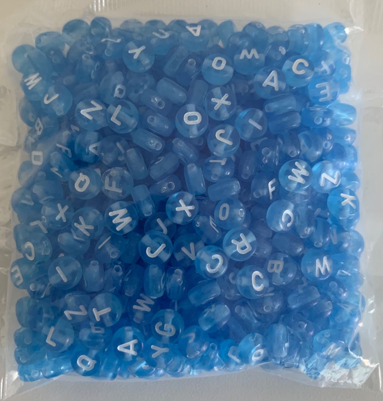 Perle (finte): 400 Stück Bastelperlen Buchstaben blau – Nuovo e nell'imballaggio originale da Geneve venduto da vane267 1