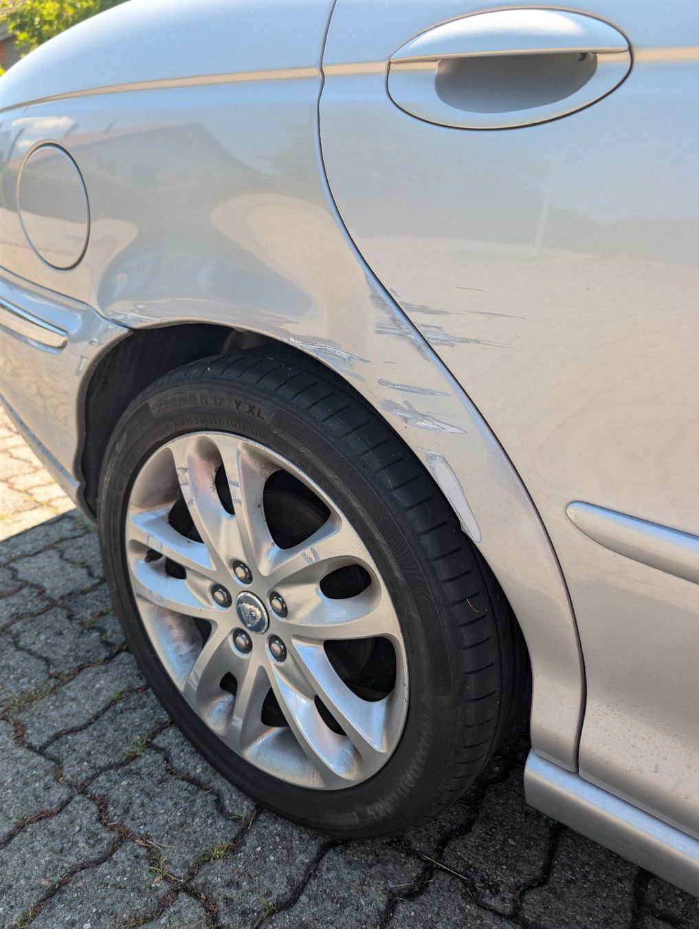 Jaguar Autos: Jaguar X-Type Silber Unfallfahrzeug – Defekt aus Hondrich von kab_6qyz 4