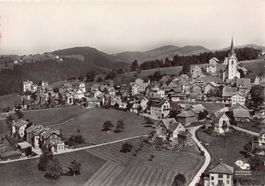 Mit dem Flugzeug über Mogelsberg, um 1970