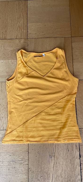 Top: Top XS – Usato da Luzern venduto da labouche78