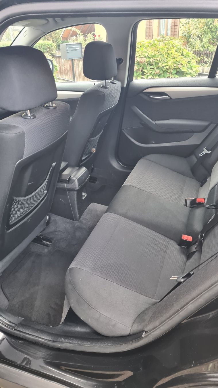 BMW Automobili: BMW X1 xDrive18d Schwarz – Difettoso da Rothrist venduto da Swissby1 6