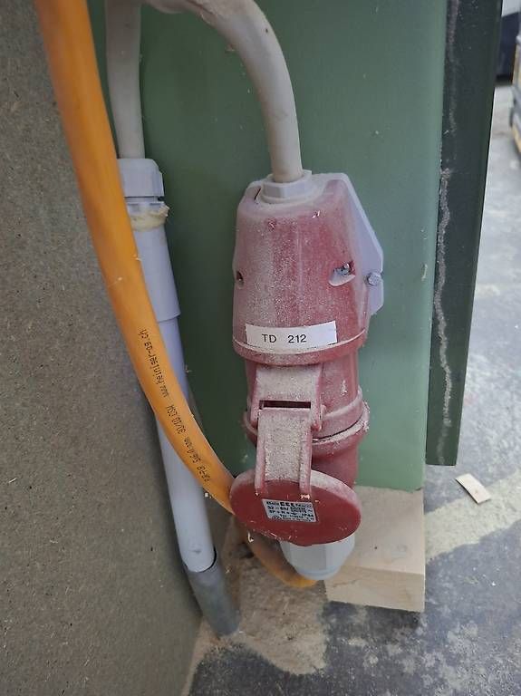 Toutes les machines: Ponceuse calibreuse  – D'occasion à La Sagne NE par Crebou 2