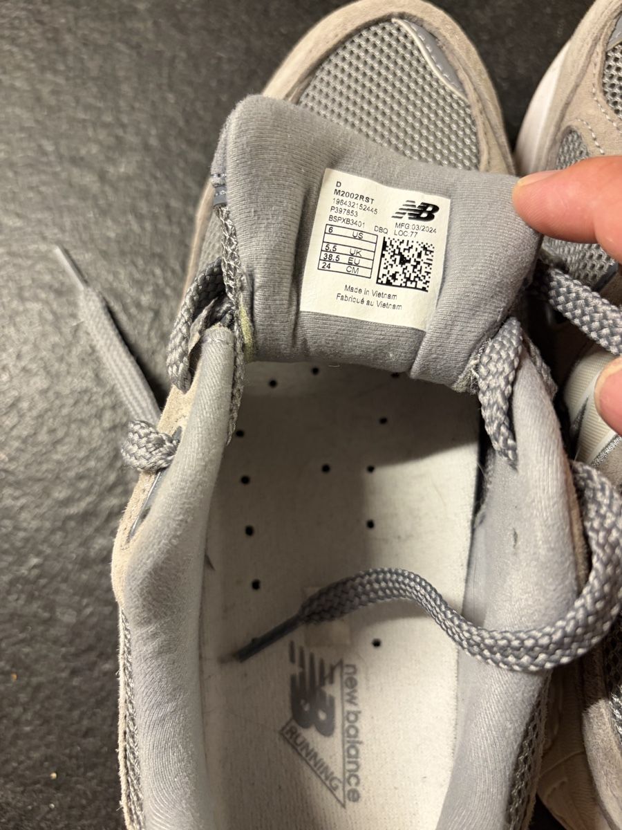 New Balance Scarpe da donna: New Balance 2002R Sneaker Gr. 38.5  Grau/Beige – Usato da Oberdiessbach venduto da Chachacha95 3