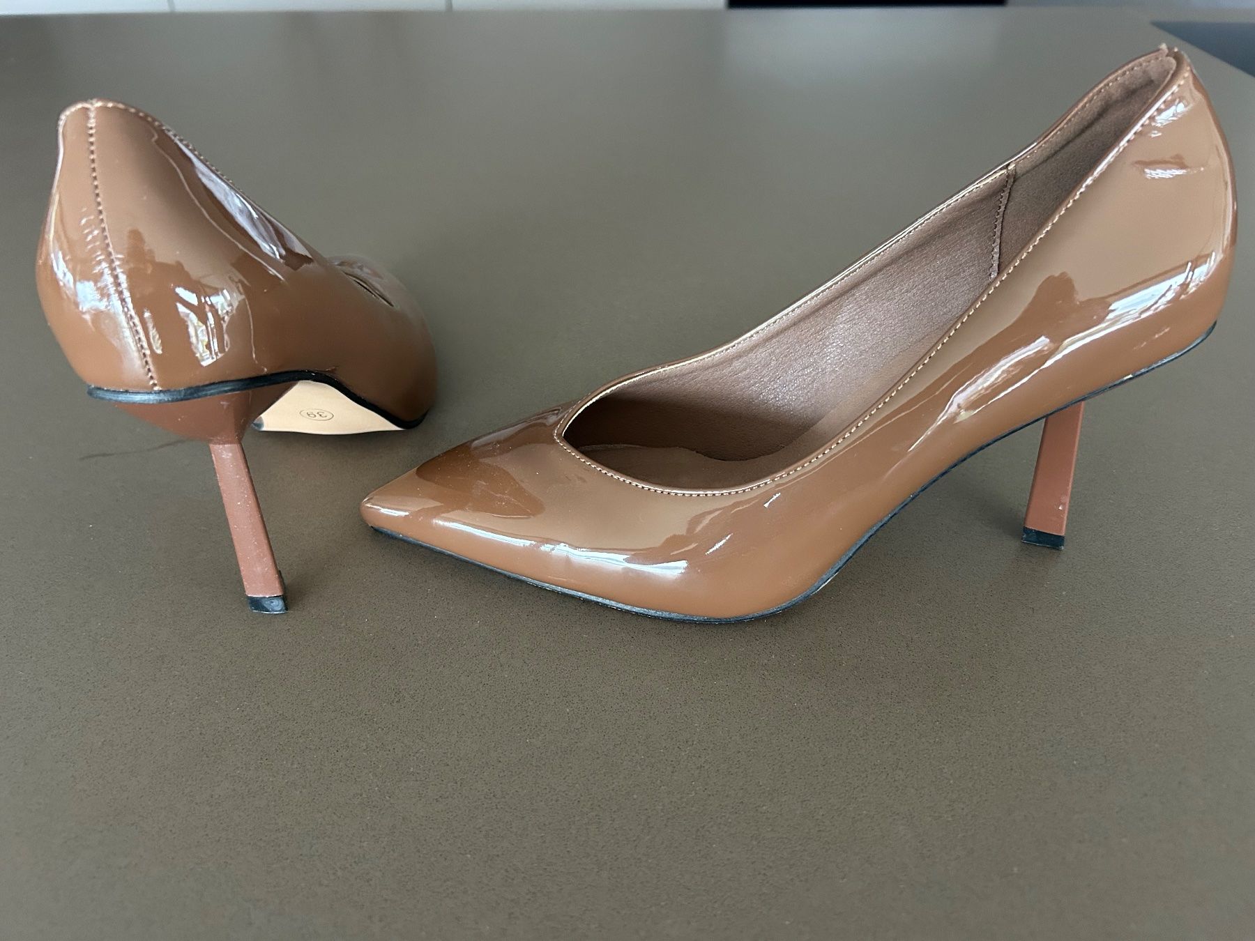 Damenschuhe: Neuer brauner Lackpumps – Neu (gemäss Beschreibung) aus Kilchberg ZH von Anie. 1
