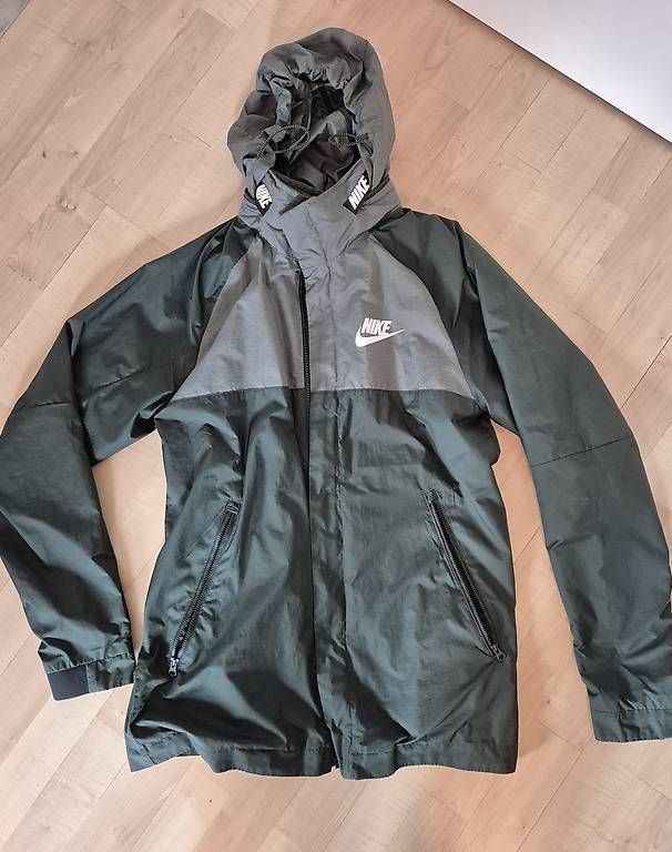 Giacche: Nike Windbreaker Jacke Grösse S  – Usato da Langenthal venduto da hab_zw5p