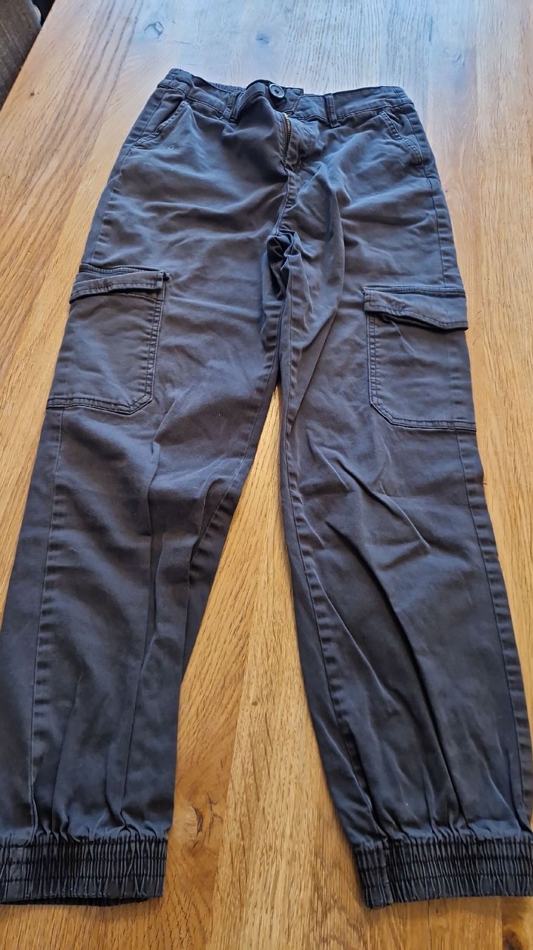 Pantalons: Cargohose Gr 146/152  – D'occasion à Gwatt (Thun) par Letzte-Chance-III