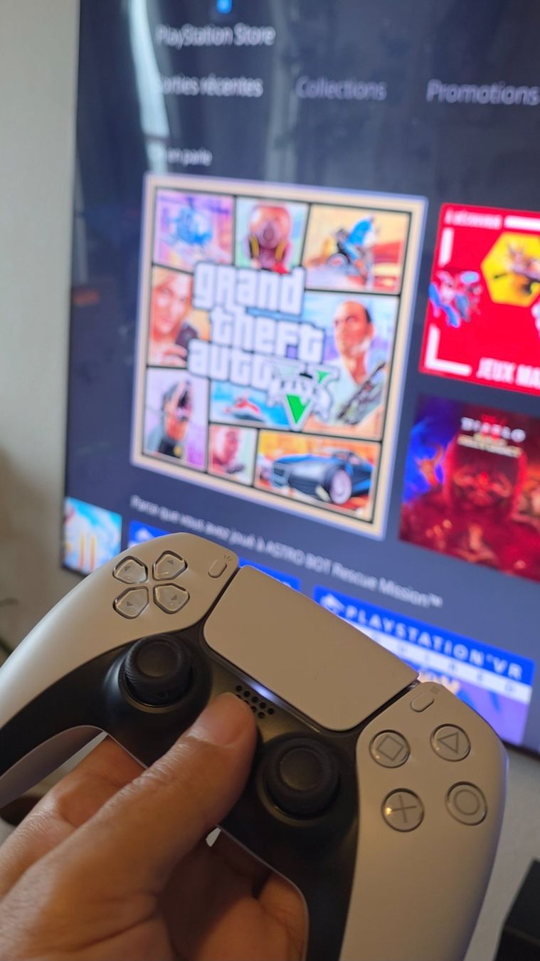 Sony Console: PS5 version disque en excellent état – Usato da Lausanne venduto da qoq_x7cl 2