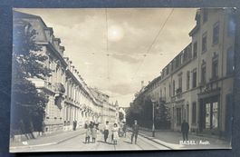 Basel, Austrasse, belebt, Fotokarte ca 1920