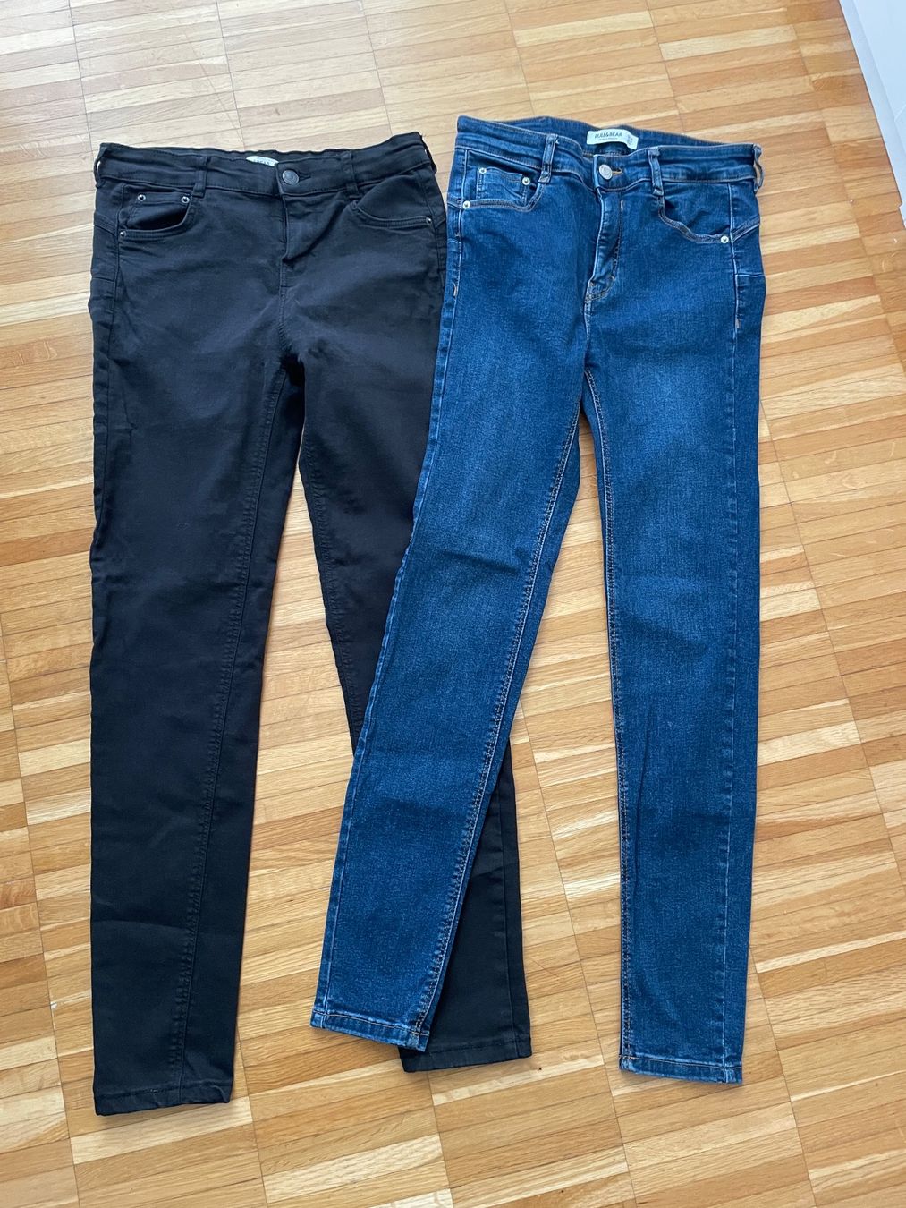 Pull&Bear Jeans: 2er Set Jeans - Pull&Bear - EUR 36 – Usato da Neftenbach venduto da Justine76