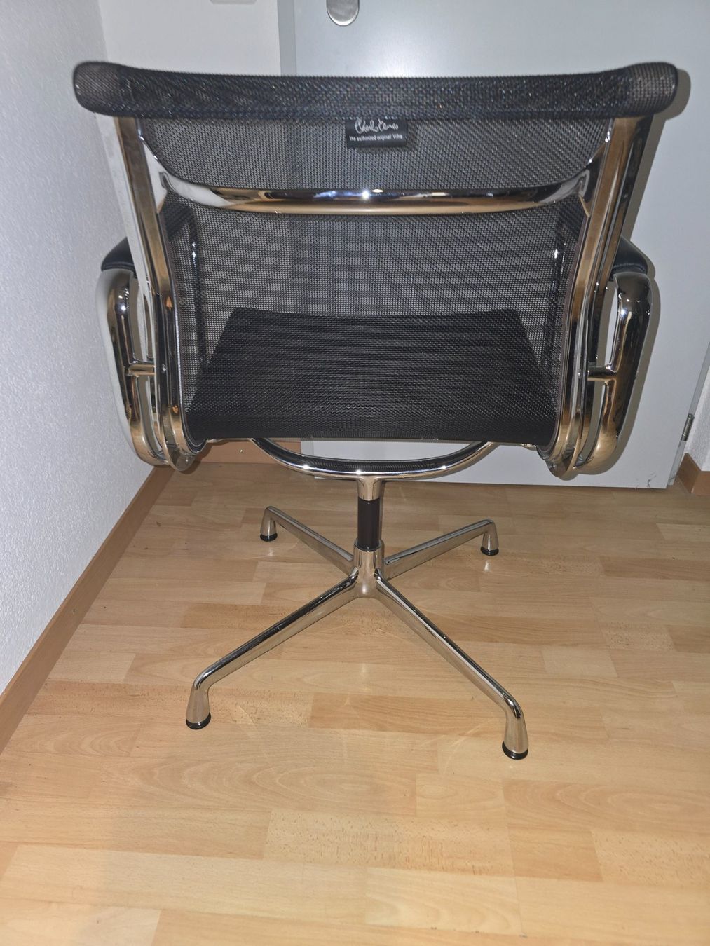 Vitra Chaises: Vitra Eames Aluminium Chair E108 – D'occasion à Muttenz par psc_sl8h 1