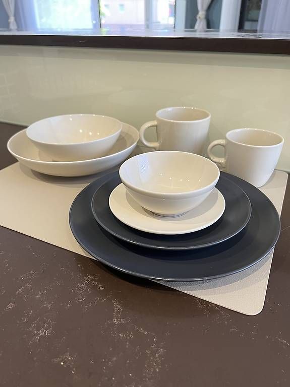 Set di piatti: IKEA Geschirr 64teilig – Usato da Luzern venduto da ald_db9d