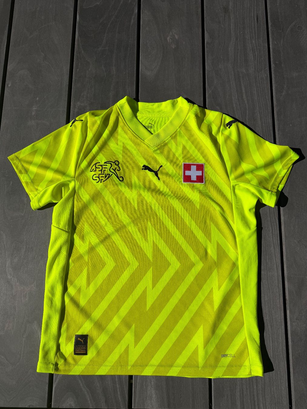 Schweizer Nati Trainer, Turnhosen & -trikots: Fussballtrikot Schweiz – Gebraucht aus Niederteufen von Ralphovicky