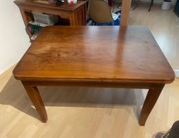 Tisch aus Holz ausziehbar