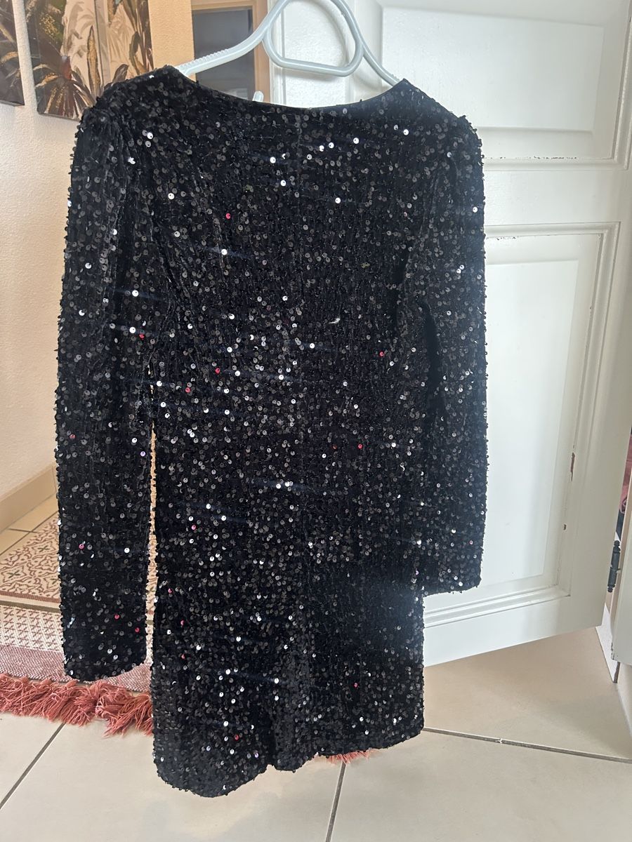 Only Vestiti: Only Sparkling Black Sequin Dress, Size S – Nuovo e nell'imballaggio originale da Marin-Epagnier venduto da Kty_1907 9