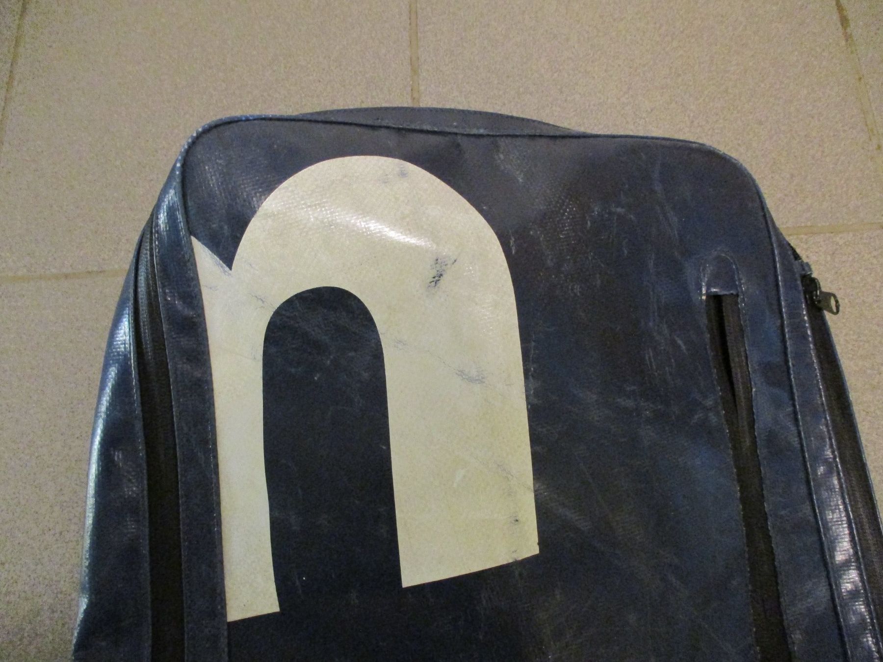 Freitag Rucksäcke: Sac à dos FREITAG bleu avec grand "n" blanc – Gebraucht aus La Sarraz von vic_v6kz 2