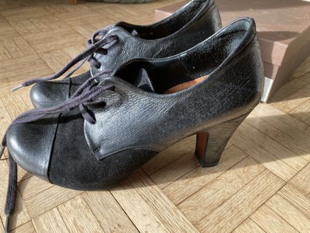 CHIE MIHARA Designerpumps Schwarz Grösse 41