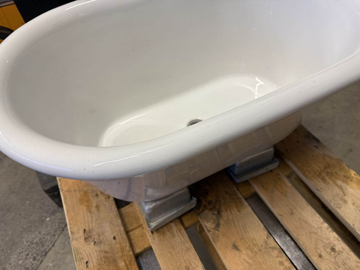 Vasche da bagno: Badewanne – Usato da Horriwil venduto da Carrera68 5
