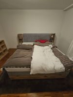 Doppelbett mit integrierten Nachtkonsolen Holz grau