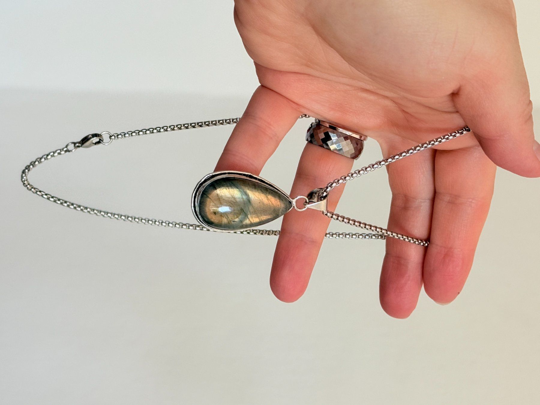 Ketten: Collier Labradorite - Élégance Naturelle ✨ – Neu und originalverpackt aus Genève von AWWA 7