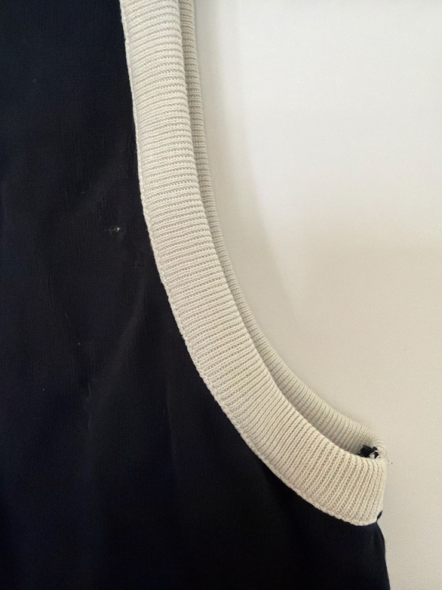 Massimo Dutti Top: Massimo Dutti black tank top, size M – Usato da Uster venduto da b4x_ric 1