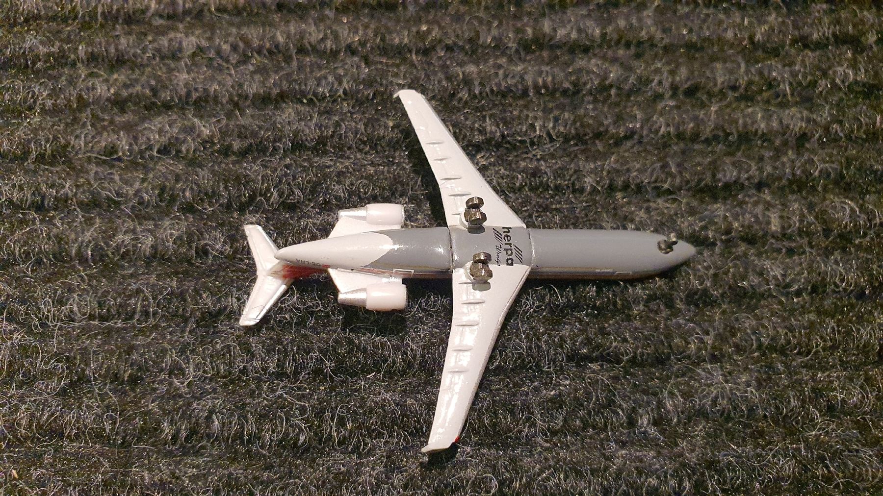 Herpa Kit di modellismo & Modellini statici: HERPA LAUDA-AIR CANADAIR JET 1:500 – Usato da Männedorf venduto da Modellbau-wyss 4