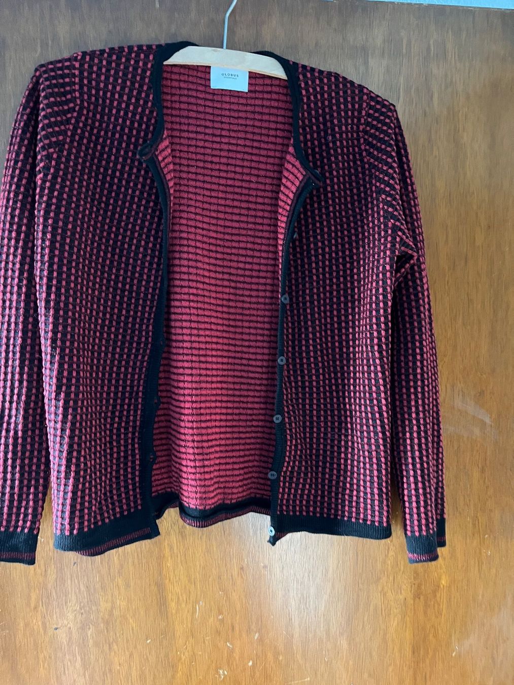 Globus Jacken: rot/schwarze Jacke – Gebraucht aus Würenlos von Schnudi10