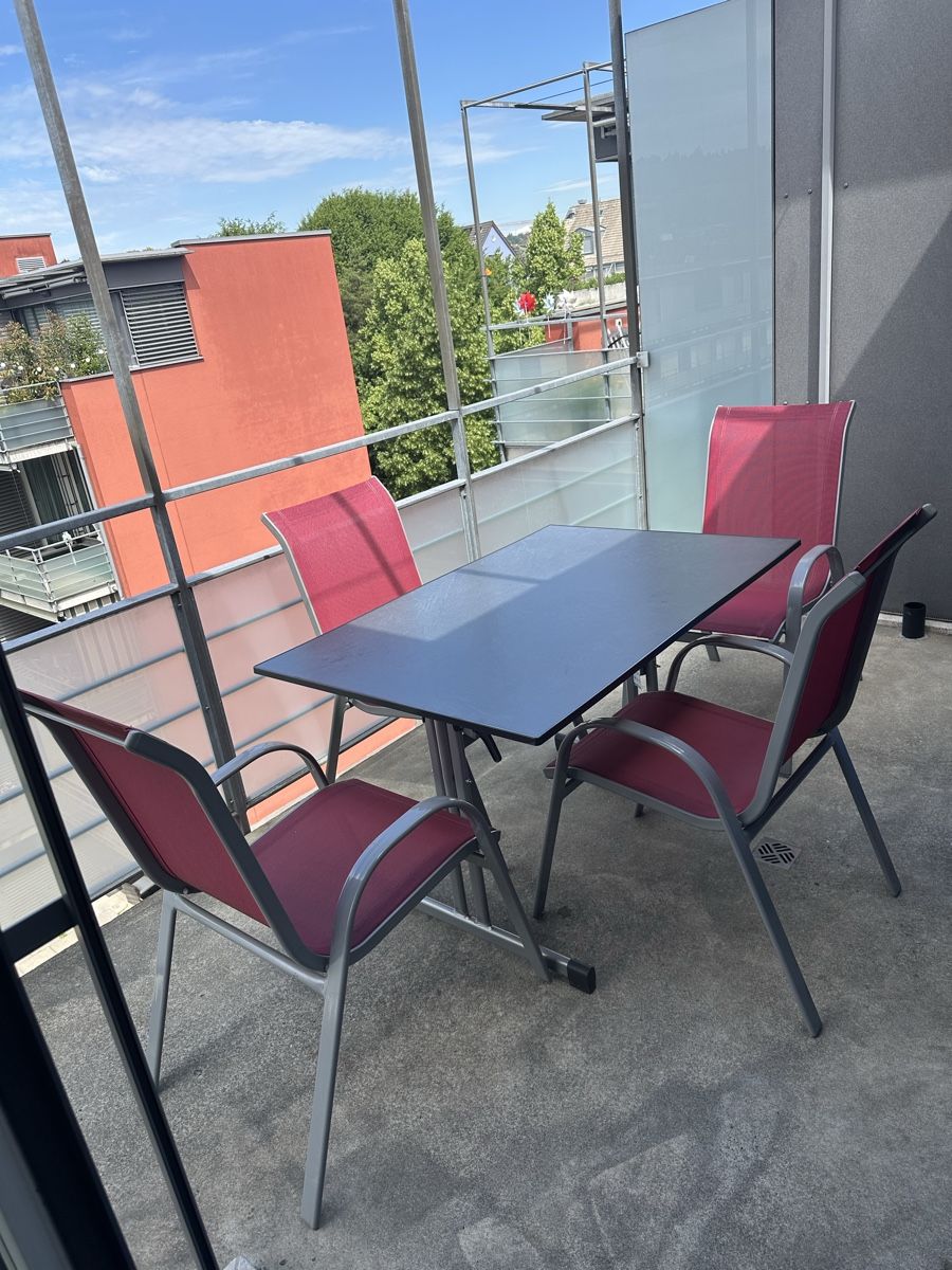 Set di tavolo e panche: Balkontisch - Gartentisch inkl 7 Stühle – Nuovo (secondo la descrizione) da Winterthur venduto da su_4assd
