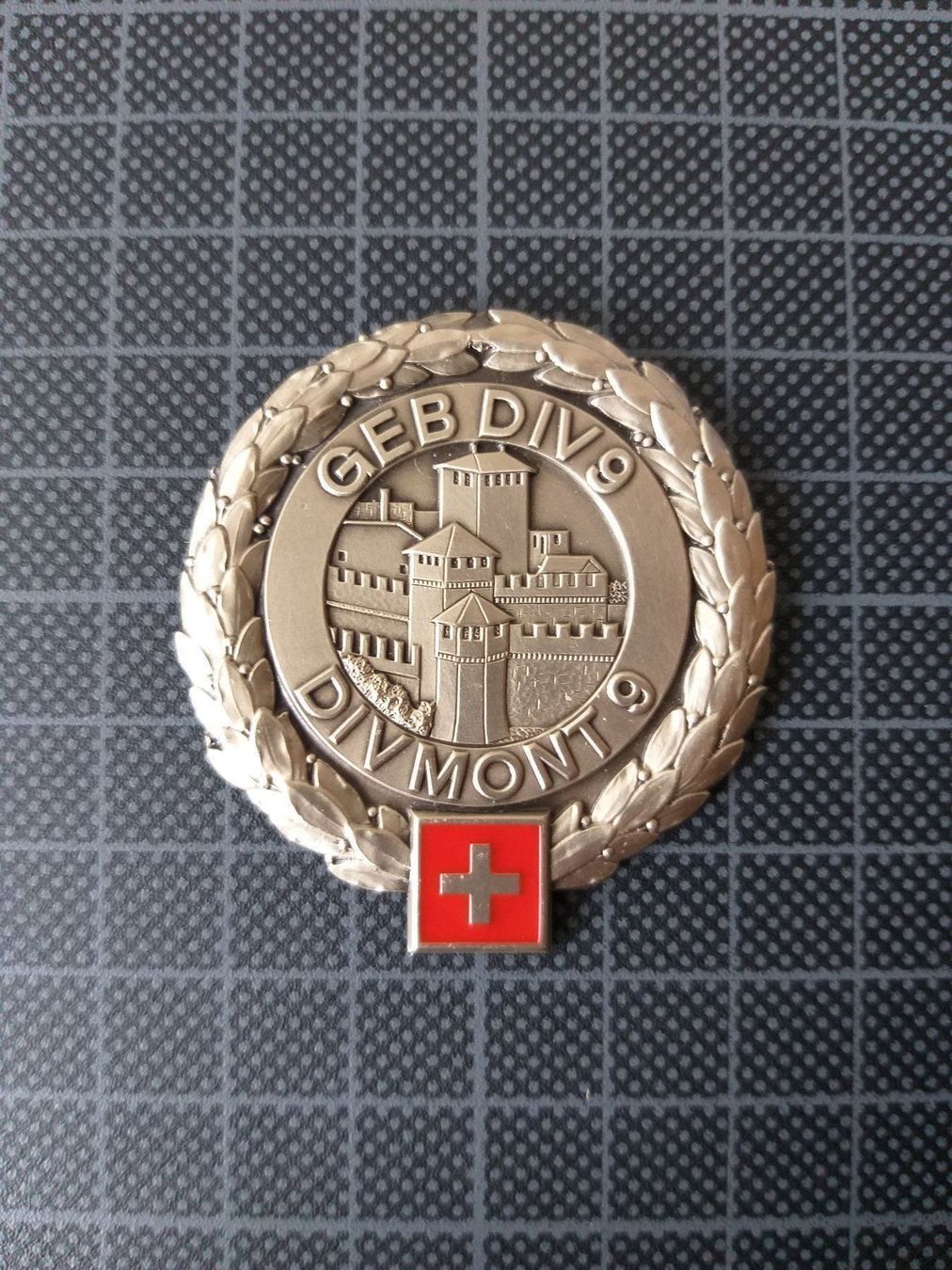 Placchette & Badge: Béretemblem Gebirgsdivision 9 – Usato da Bauma venduto da SwissMilitaria