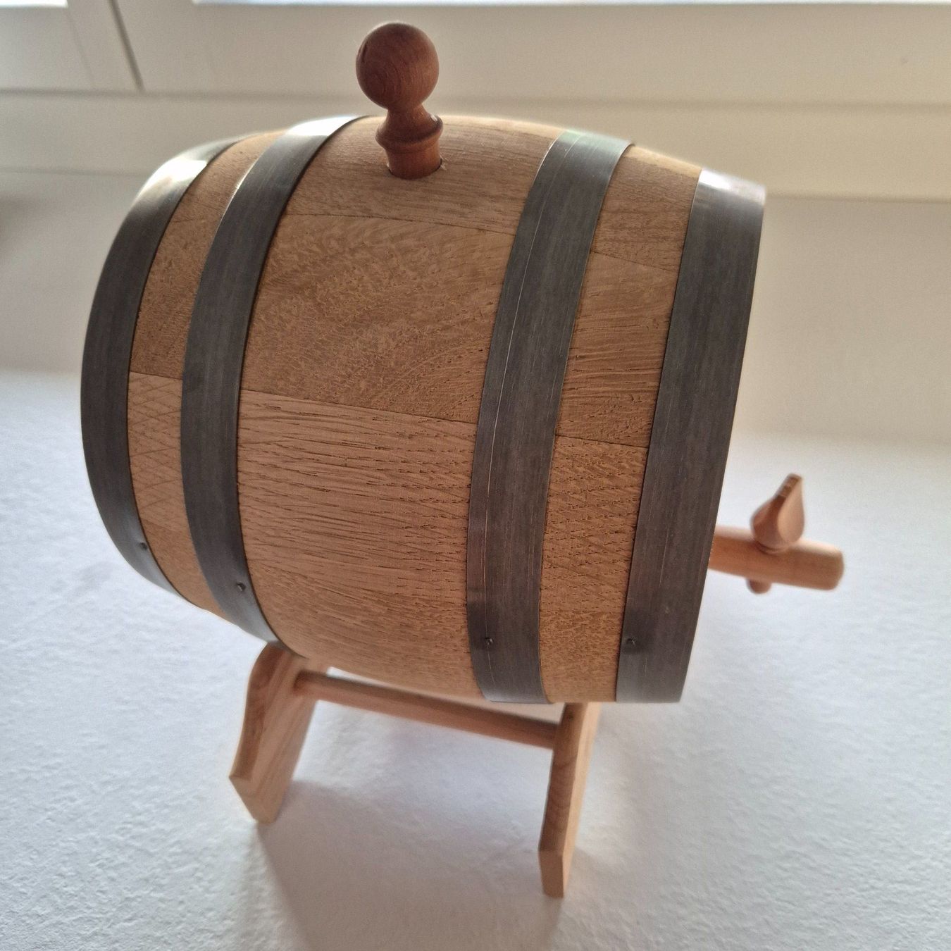Sonstiges: 2l Holzfass Eiche mit Zapfhahn und Ständer gebraucht – Gebraucht aus Maur von Badtrick