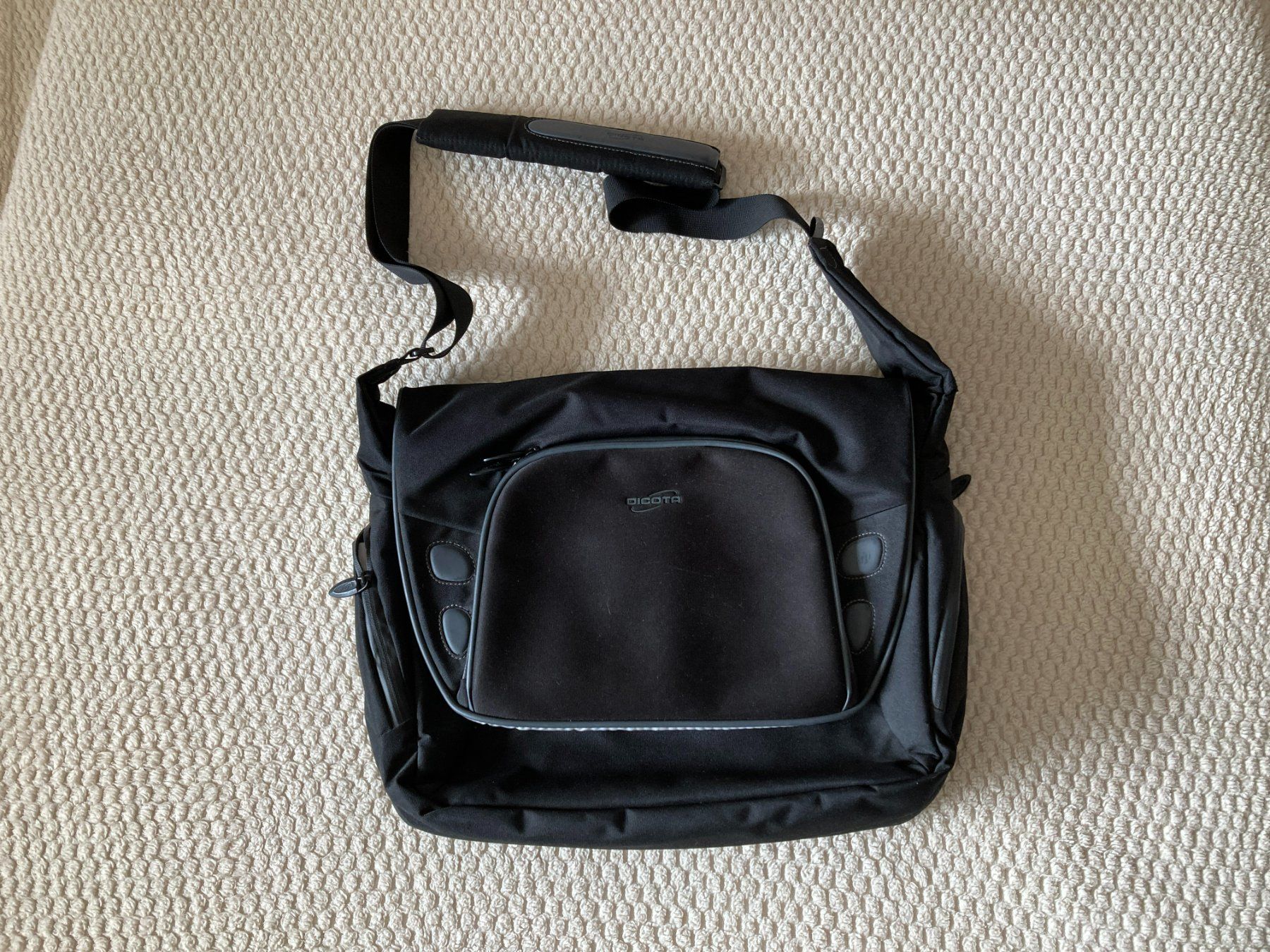Koffer & Taschen: Aktentasche Schwarz mit Laptophülle, Top Zustand – Neu (gemäss Beschreibung) aus Küsnacht ZH von PLZoll
