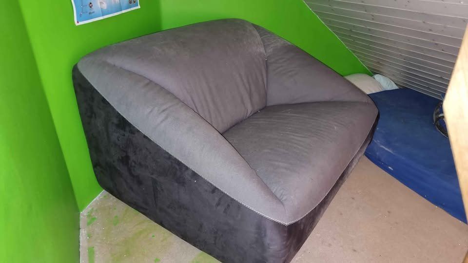 Divani: Canapé et pouf en daim – Usato da Pully venduto da Arkasia_8 1
