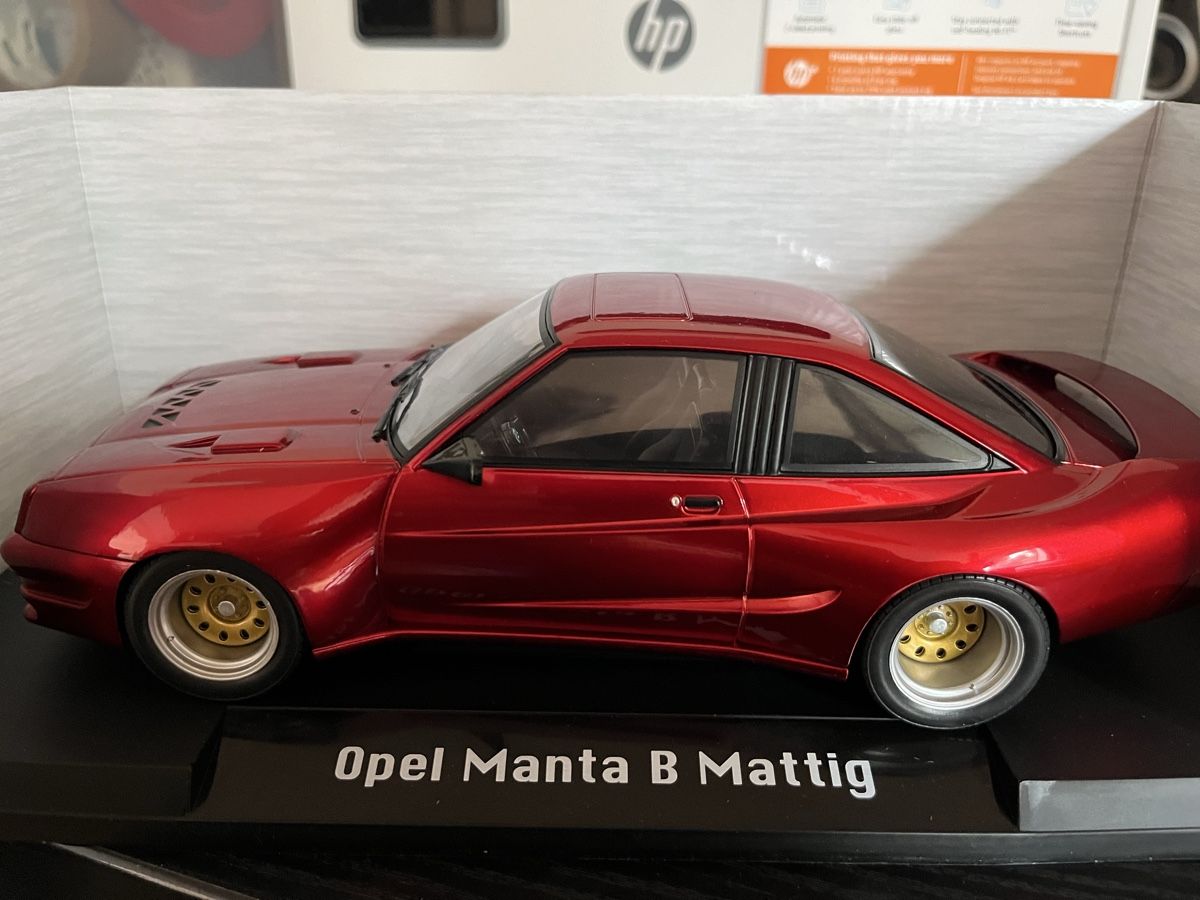 Opel Voitures modèles: Opel Manta Mattig.  1:18 – Neuf avec emballage d'origine à Rümlang par Papamoll4 3