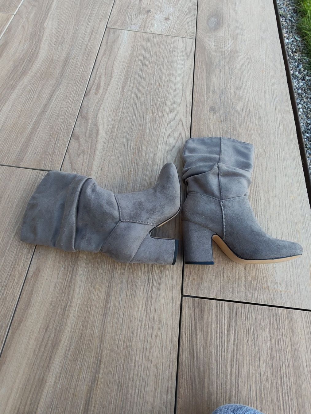 Zalando Scarpe da donna: Neuwertige Stiefel, weiter Schaft – Nuovo (secondo la descrizione) da Egnach venduto da bgdo26