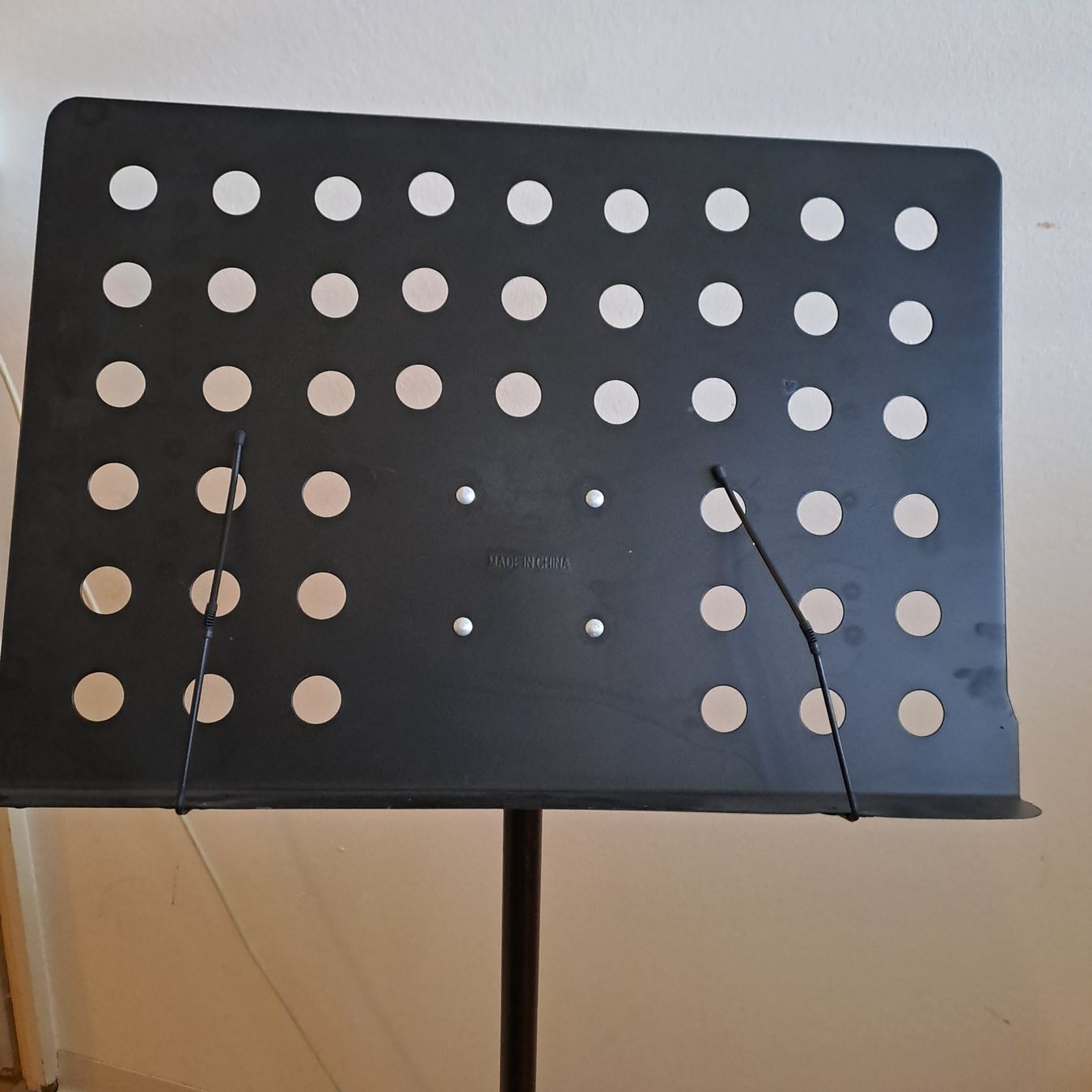 Supporti per strumenti musicali & leggii: lutrin noir pliable 50 x 35 cm. – Usato da Châtelaine venduto da plume019 1