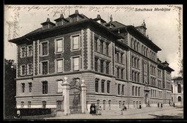 AK Bern, Schulhaus Monbijou, Kinder vor dem Eingang