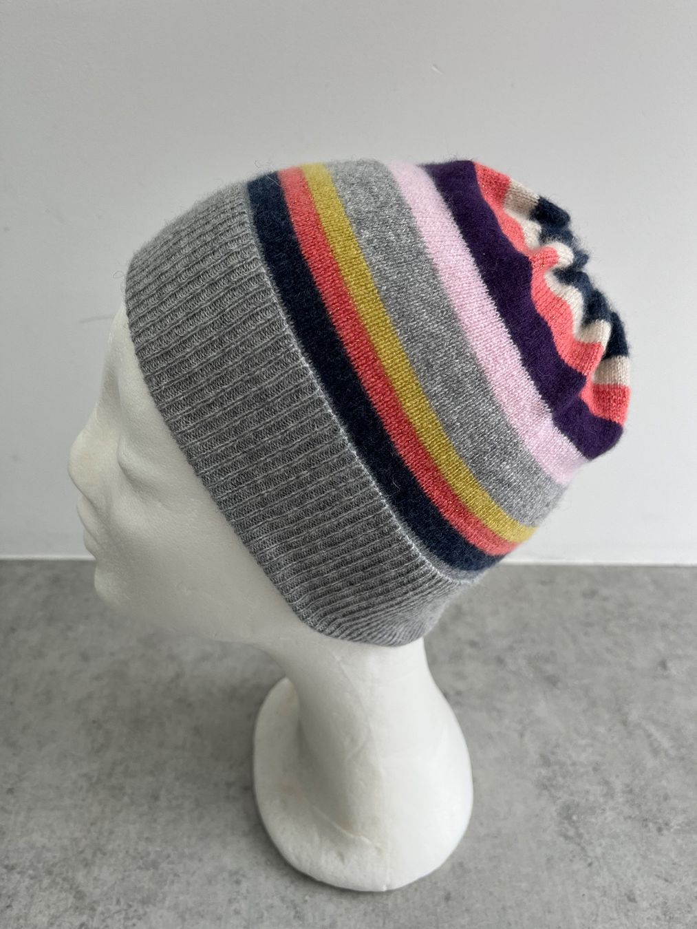 Maddison Copricapi, berretti & cappellini: 100% Cashmere Mütze MADDISON – Usato da Zollikofen venduto da spunk65