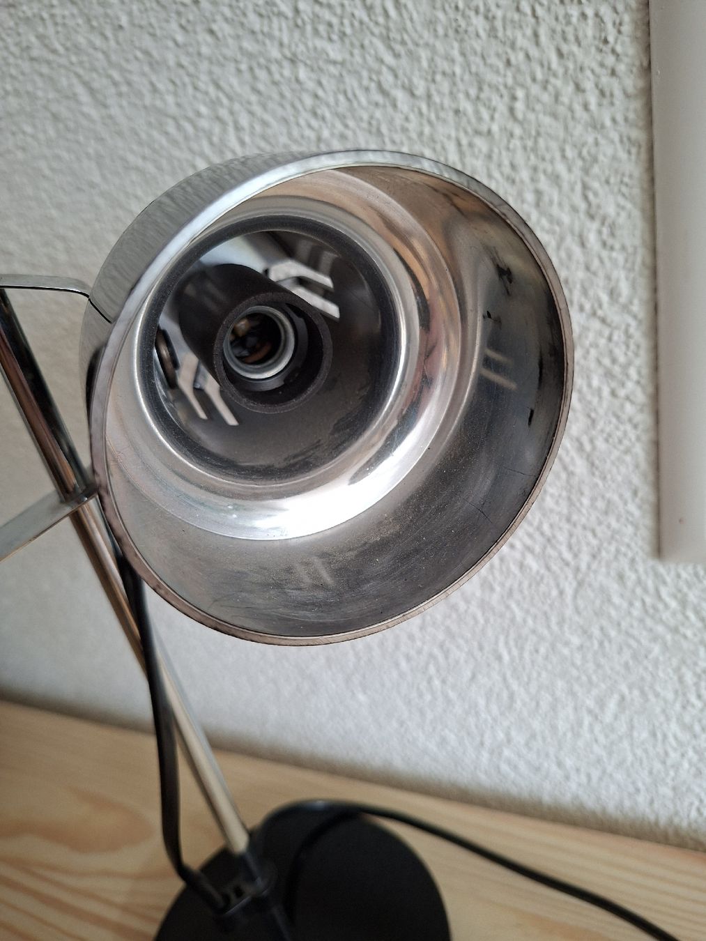 Lampade: vintage schwarze Lampe aus Kunststoff – Usato da Basel venduto da Lovintage 4