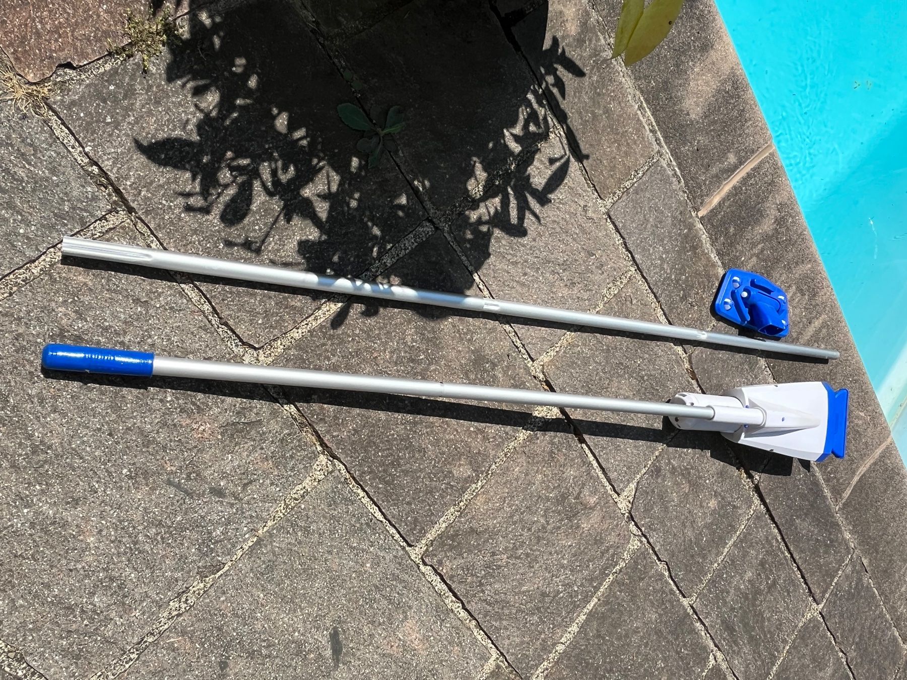 Bestway Piscine: Pool / Whirlpool Staubsauger Bestway mit Teleskopstange – Usato da Hünenberg See venduto da tonybee 7
